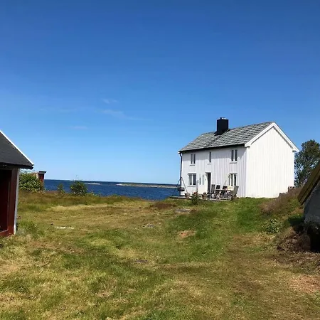 Secluded Holiday House By The Sea *