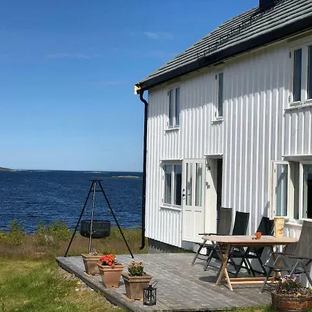 Secluded Holiday House By The Sea